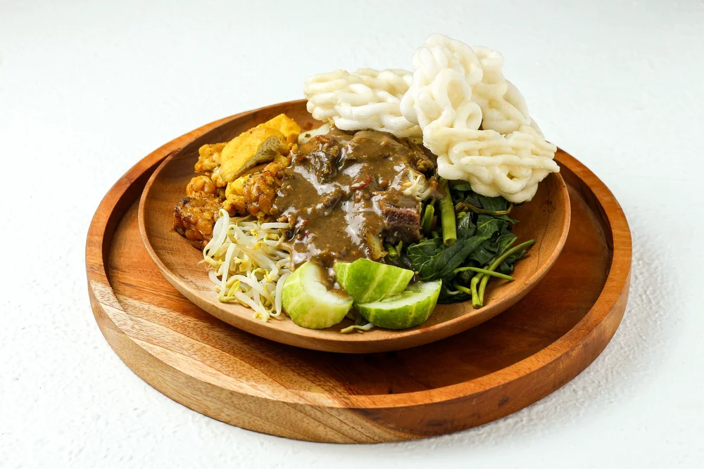 Rujak Cingur, Kuliner Ikonik Surabaya yang Memadukan Beragam Rasa dalam Satu Sajian
